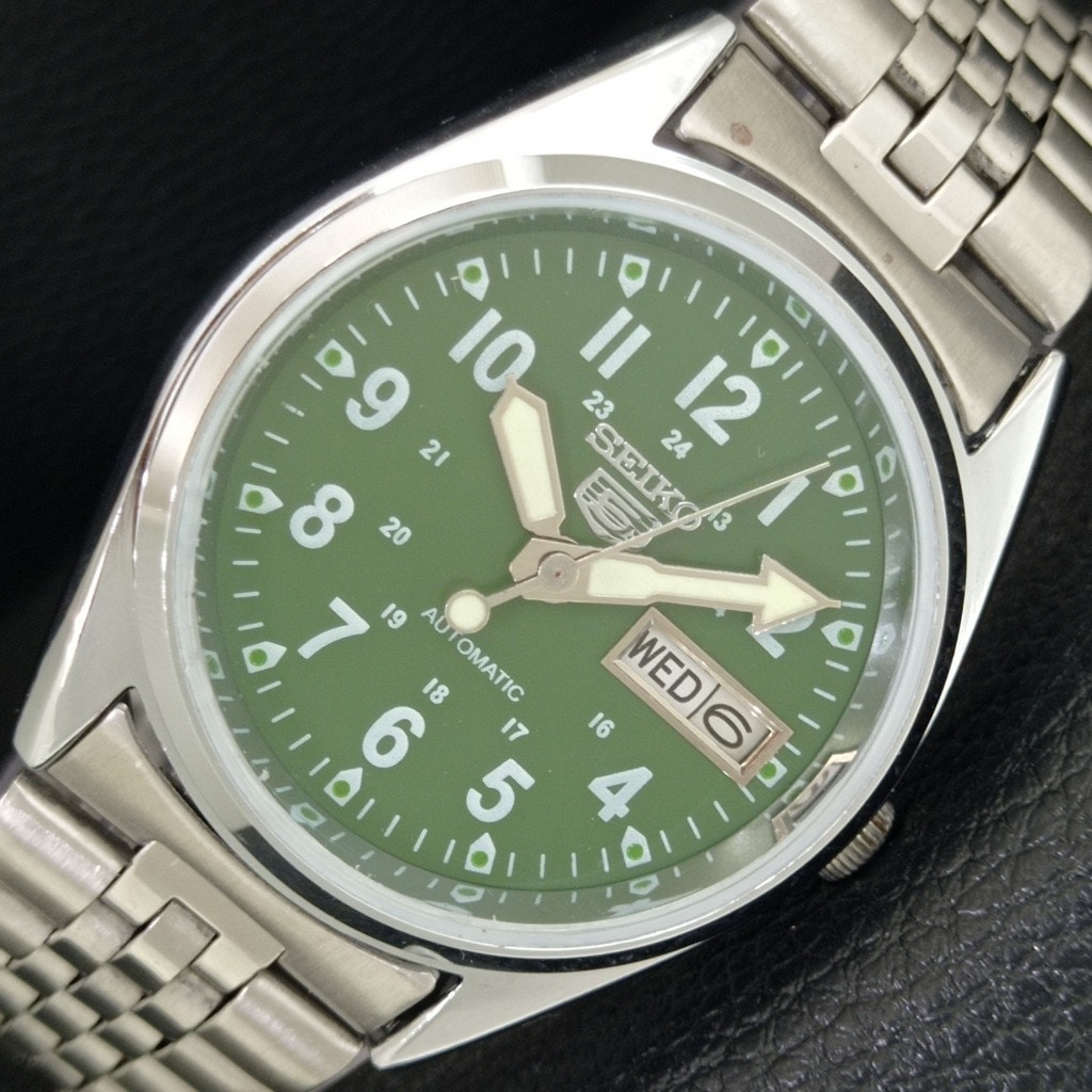 Vintage 1973 Seiko Automatic Mens Silver Watch WDaydate  Silver Accents